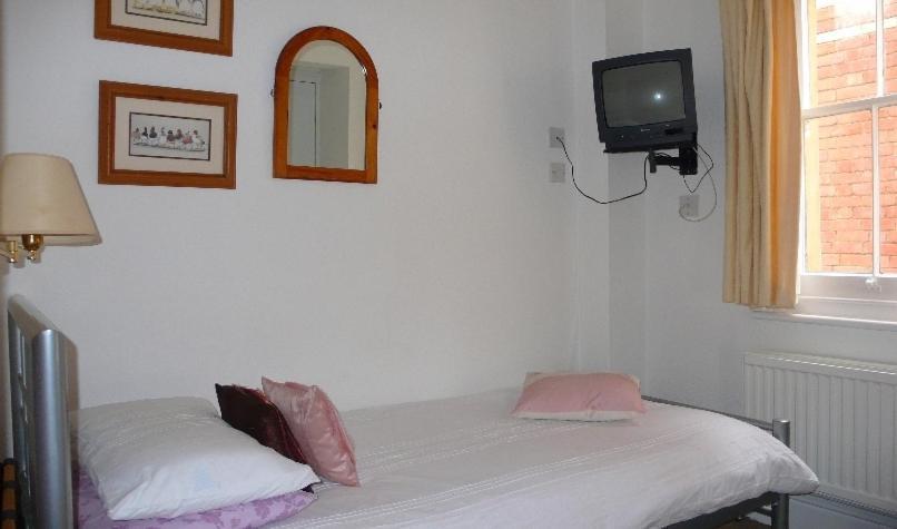 Colebrook Guest House ファーンバラ エクステリア 写真