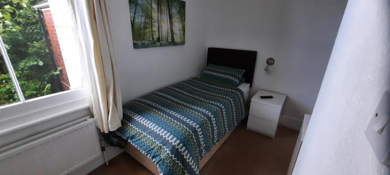Colebrook Guest House ファーンバラ エクステリア 写真