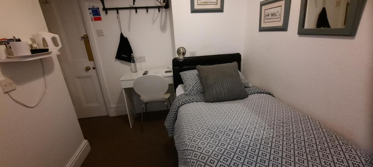 Colebrook Guest House ファーンバラ エクステリア 写真