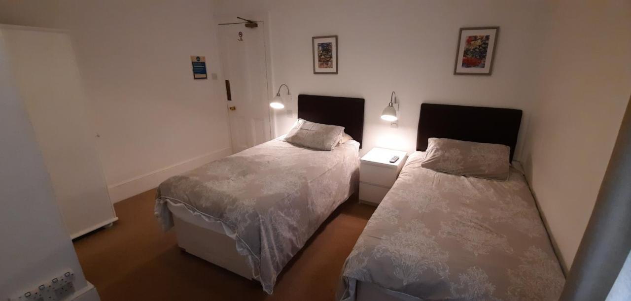Colebrook Guest House ファーンバラ エクステリア 写真