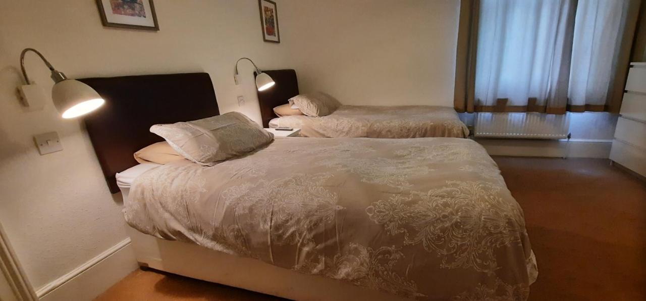 Colebrook Guest House ファーンバラ エクステリア 写真